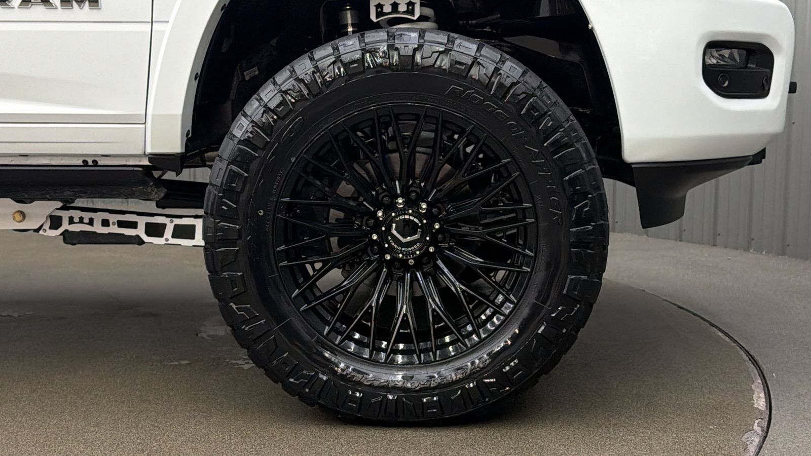 Used 2025 RAM 2500 Limited AWD/4WD image 9