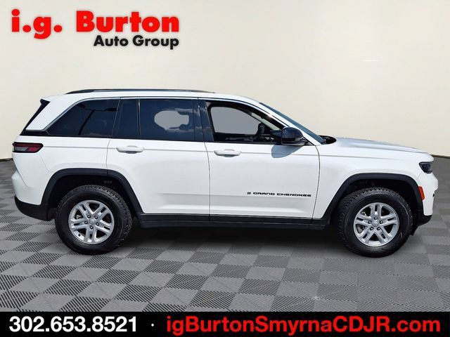 Used 2023 Jeep Grand Cherokee Laredo w/ Luxury Tech Group I AWD/4WD image 7