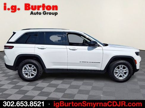Used 2023 Jeep Grand Cherokee Laredo w/ Luxury Tech Group I AWD/4WD image 7