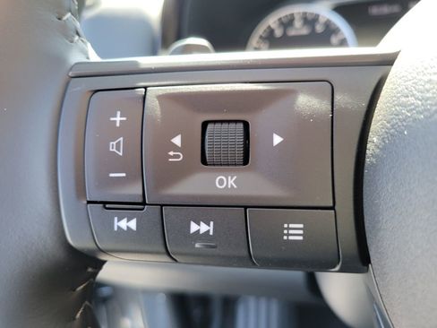 New 2025 Nissan Pathfinder SV w/ SV Premium Package image 34