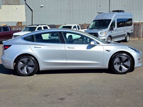Used 2018 Tesla Model 3 Long Range image 9