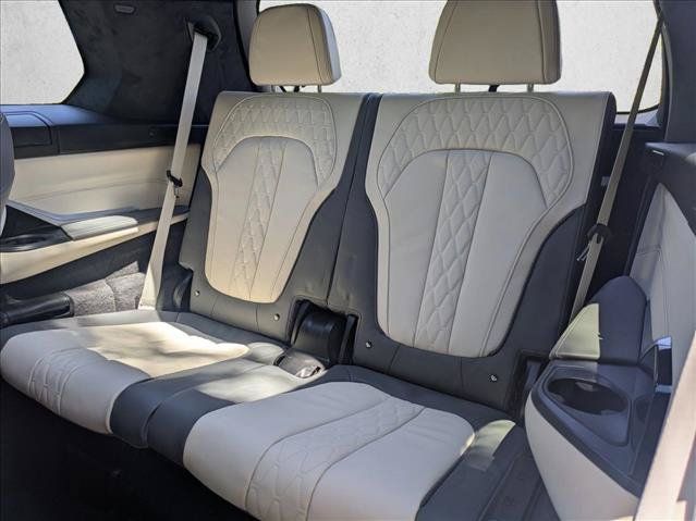 Used 2025 BMW X7 xDrive40i w/ M Sport Package AWD/4WD image 22