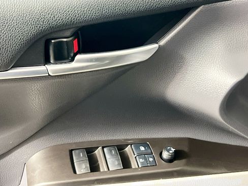 Used 2021 Toyota Camry SE image 16