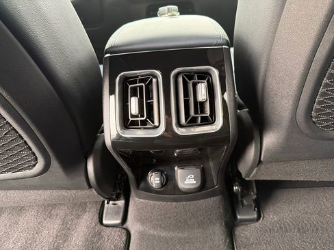 Used 2025 Kia Sorento SX Prestige image 30