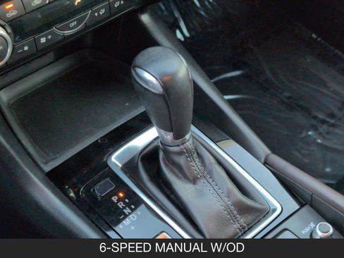 Used 2018 MAZDA MAZDA3 Touring image 18