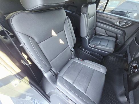 Used 2021 Chevrolet Suburban Z71 w/ Z71 Off-Road Package image 19