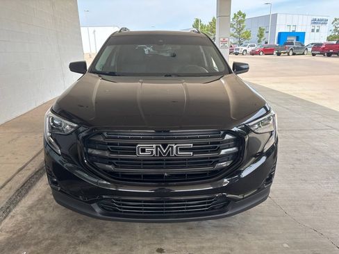 Used 2020 GMC Terrain SLT w/ Preferred Package FWD image 2