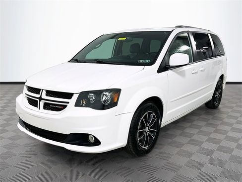 Used 2017 Dodge Grand Caravan GT image 3