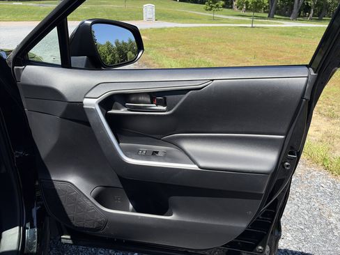 Used 2021 Toyota RAV4 XLE w/ XLE Grade Weather Package AWD/4WD image 26