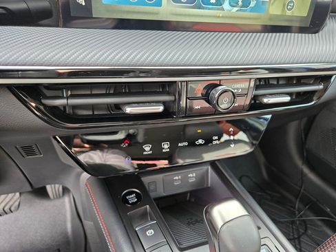 Certified 2025 Nissan Kicks SR image 25