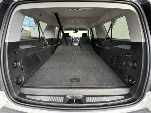 Used 2018 Chevrolet Suburban Premier image 34
