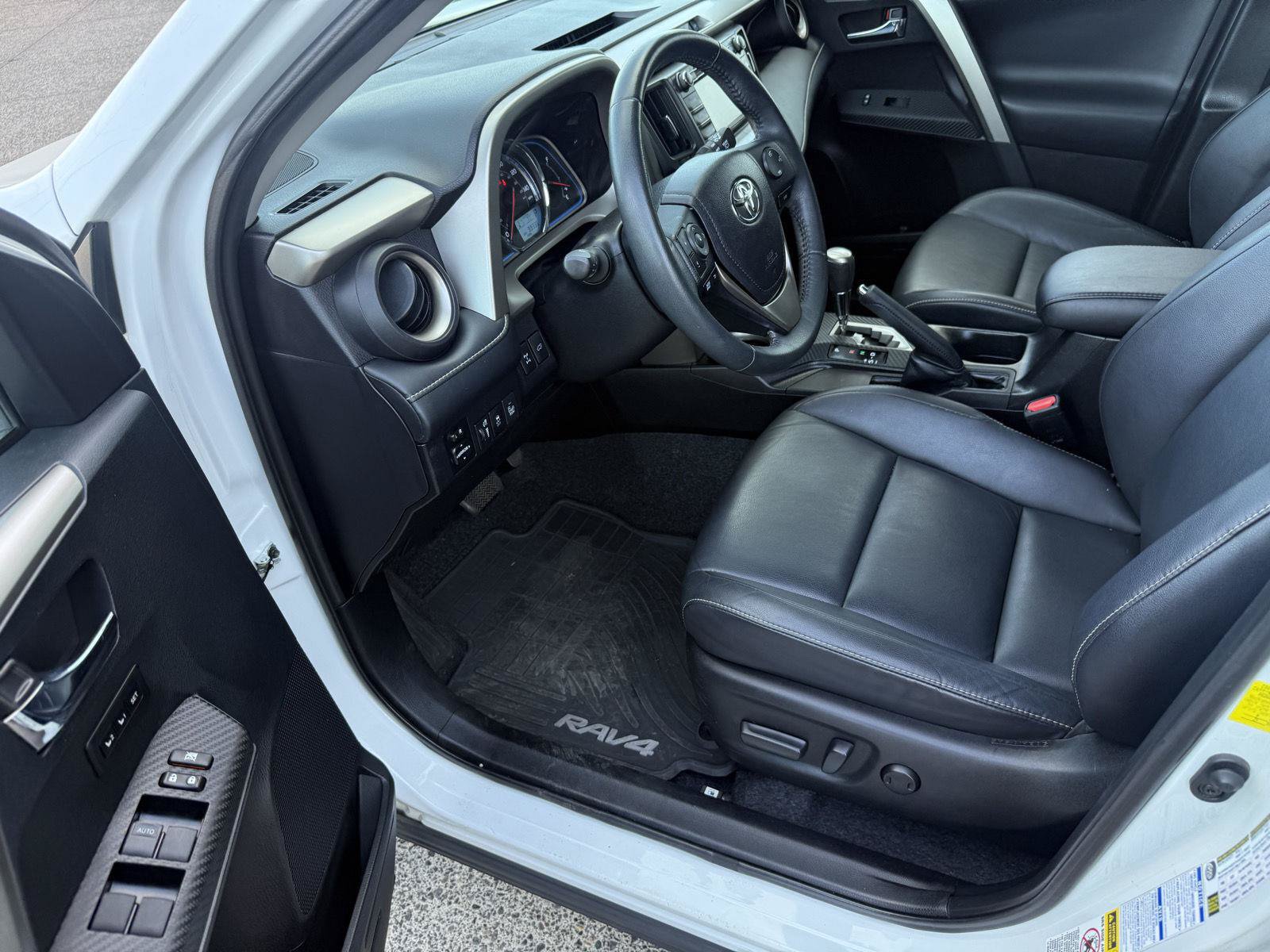Used 2014 Toyota RAV4 Limited w/ Technology Package AWD/4WD image 39
