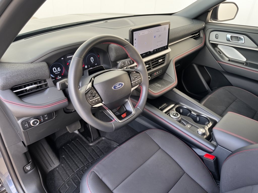 Used 2025 Ford Explorer ST AWD/4WD image 4