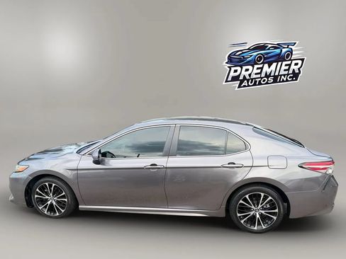 Used 2019 Toyota Camry SE FWD image 3