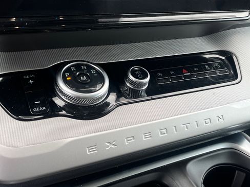 Certified 2025 Ford Expedition Active image 13