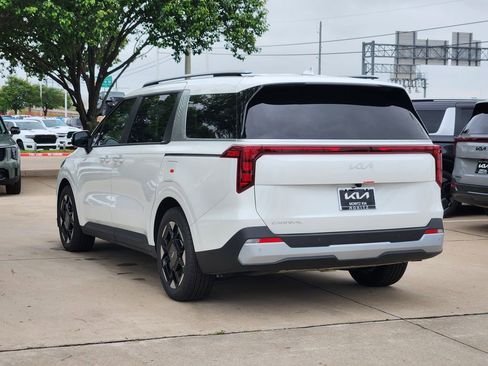 New 2026 Kia Carnival EX FWD image 3