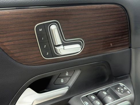New 2026 Mercedes-Benz GLB 250 image 14