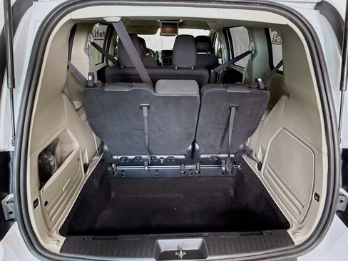 Used 2019 Dodge Grand Caravan SE w/ UConnect Hands-Free Group FWD image 28