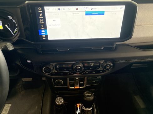 Used 2025 Jeep Wrangler Unlimited Sahara w/ Safety Group AWD/4WD image 13