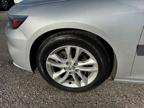 Used 2017 Chevrolet Malibu LT image 10