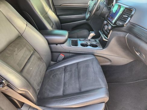 Used 2020 Jeep Grand Cherokee Altitude image 14
