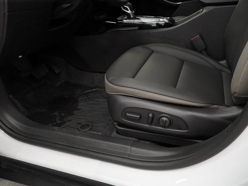 New 2026 Chevrolet Trax ACTIV w/ Driver Confidence Package FWD image 22