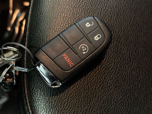 Used 2025 Jeep Compass Limited image 21