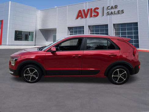 Used 2025 Kia Niro LX FWD image 2