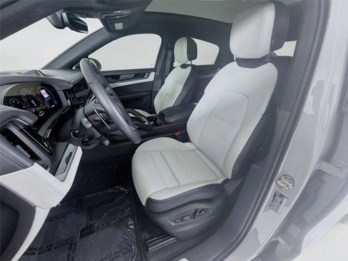 Used 2025 Porsche Cayenne S AWD/4WD image 5