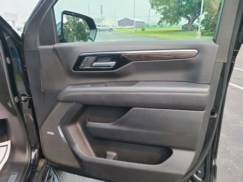 Used 2025 Chevrolet Tahoe Premier AWD/4WD image 9