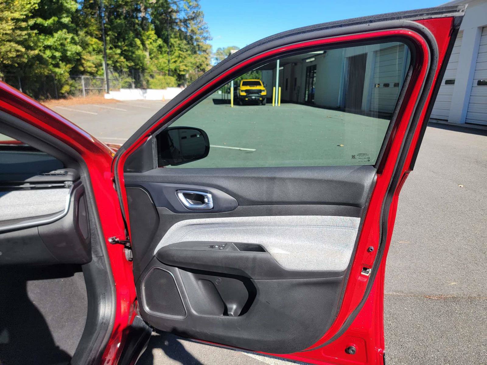 Used 2026 Jeep Compass Latitude AWD/4WD image 19