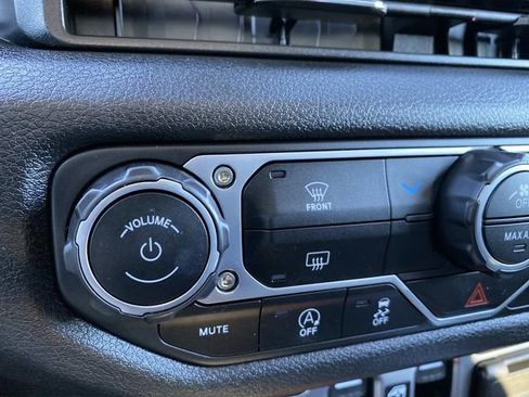 Certified 2025 Jeep Wrangler Sport S image 29