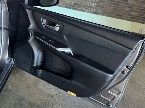 Used 2015 Toyota Camry LE image 34