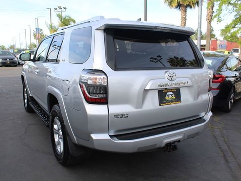 Used 2017 Toyota 4Runner SR5 Premium image 5
