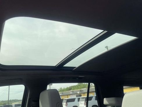 Used 2024 Chevrolet Tahoe Z71 w/ Luxury Package image 17