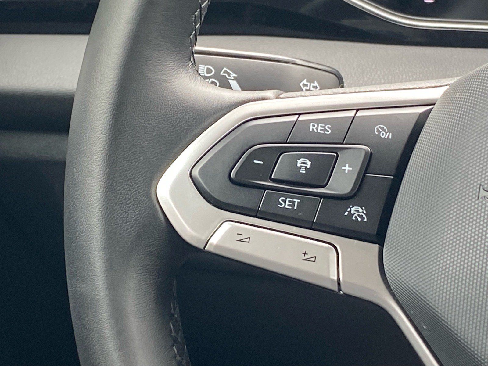 Certified 2025 Volkswagen Jetta Sport FWD image 6