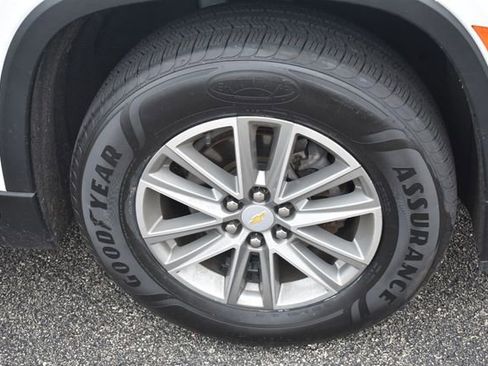 Certified 2023 Chevrolet Traverse LT FWD image 11