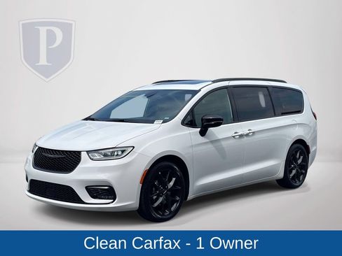 Certified 2025 Chrysler Pacifica Limited FWD image 5