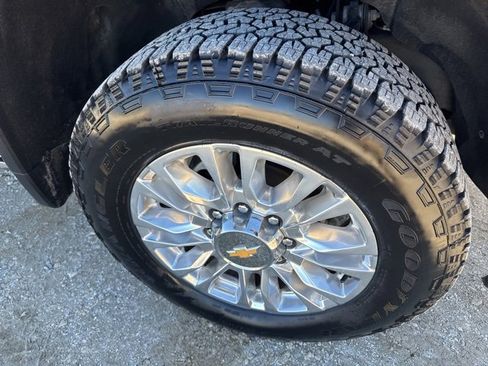 Used 2023 Chevrolet Silverado 2500 High Country image 12