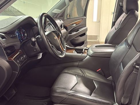 Used 2019 Cadillac Escalade ESV Premium Luxury image 12