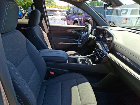 Used 2026 Chevrolet Traverse LT w/ LPO, Floor Liner Package FWD image 12