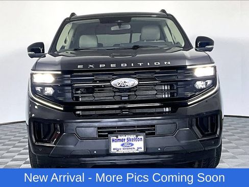 Used 2025 Ford Expedition Active AWD/4WD image 3