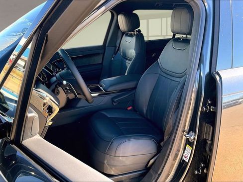 New 2026 Land Rover Range Rover Sport Dynamic SE image 9
