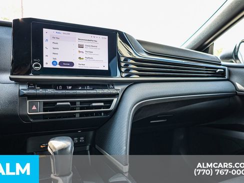 Used 2025 Toyota Camry SE image 41