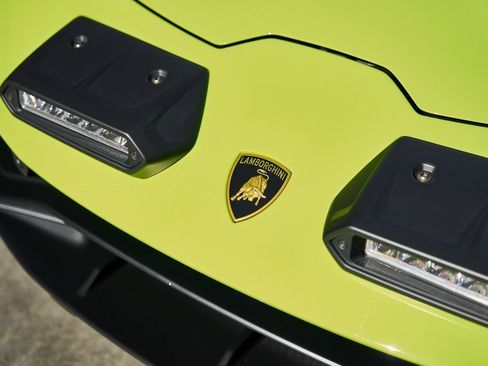 Used 2024 Lamborghini Huracan Sterrato image 7