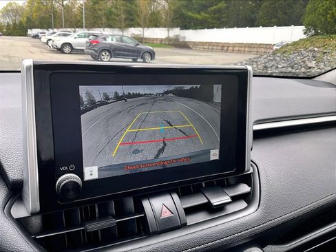 Used 2025 Toyota RAV4 XLE AWD/4WD image 19