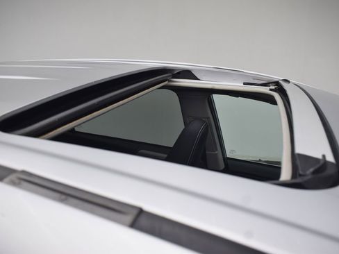 Used 2018 Toyota RAV4 XLE image 16