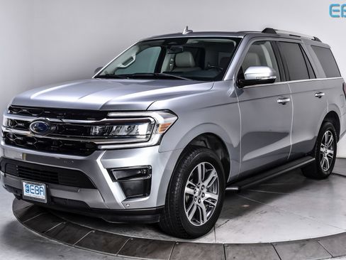 Used 2024 Ford Expedition Limited image 2