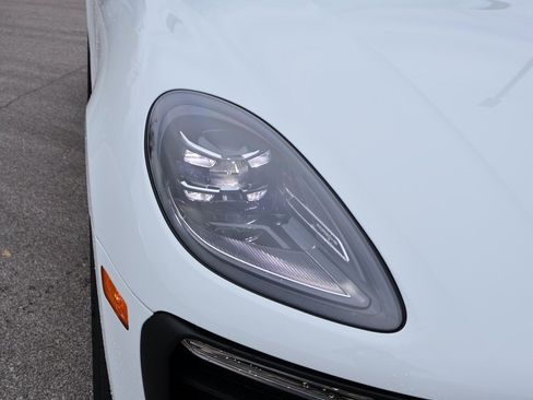 New 2026 Porsche Macan image 14