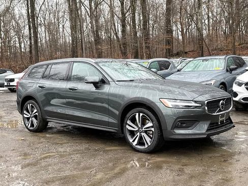 New 2026 Volvo V60 B5 Cross Country Plus w/ Climate Package image 2